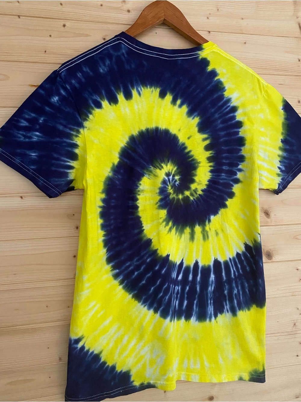 NEW GILDAN Soft Style Tee Medium Handmade Blue Yellow Spiral Tie Dye T-Shirt - Picture 7 of 9